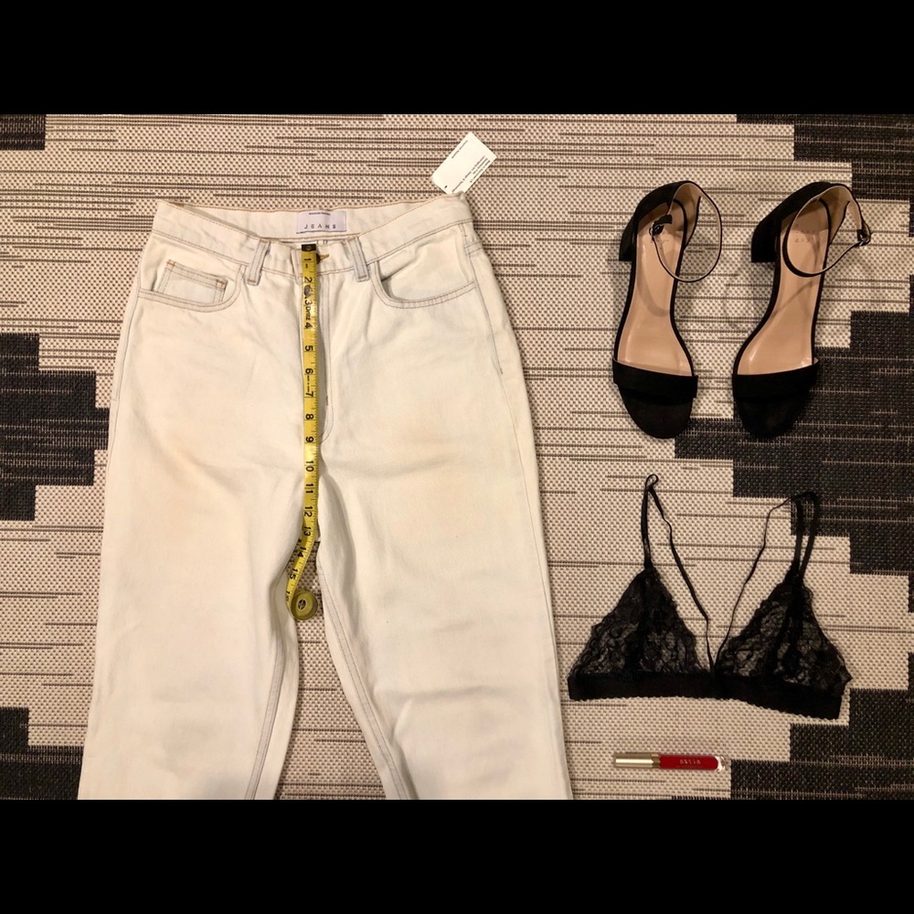 NWT | AA | LIGHT WASH MOM JEANS